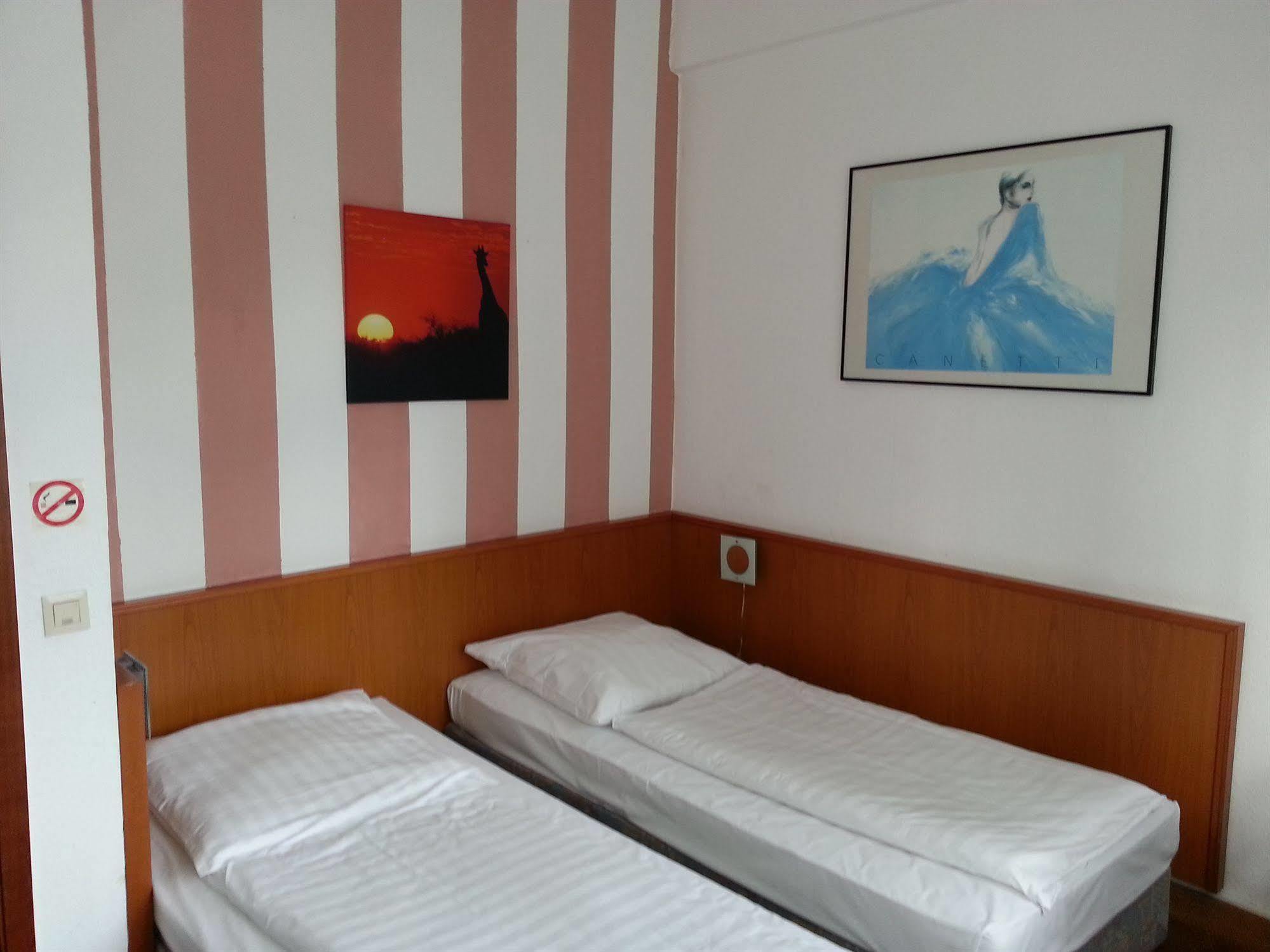 Itm Hotel Oase Hamburg Exterior photo